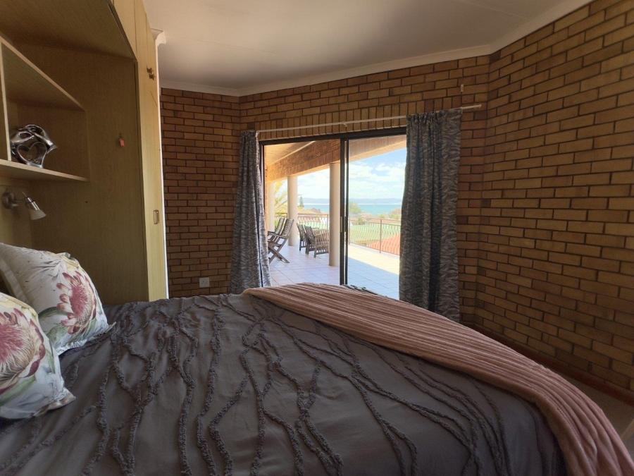 6 Bedroom Property for Sale in Wavecrest Eastern Cape
